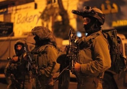 قوات الاحتلال تشن حملة اعتقالات طالت 43 مواطناً في الضفة