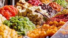 ما هي الكمية الموصى بها من الفواكه المجفّفة؟