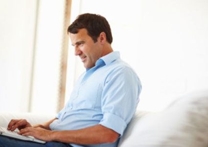 الإنترنت يحسِّن الحالة المزاجية والاجتماعية ويوفِّر الوقت!