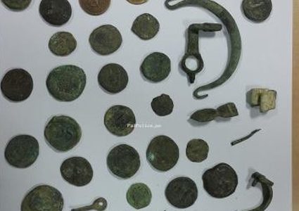 الشرطة تضبط 47 قطعة أثرية وتلقي القبض على المشتبه به