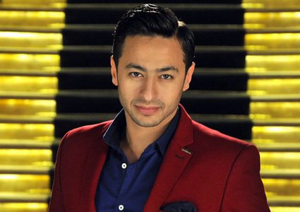 إصابة حمادة هلال بمفصل ركبته أثناء التصوير