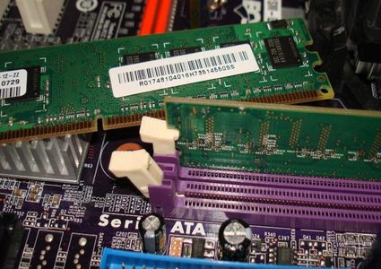 طريقة تركيب وحدات ذاكرة "الرام" على حاسوبك!