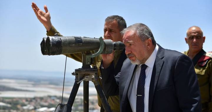 ليبرمان على حدود غزة: "نخشى استفزاز قواتنا وتوتير الأوضاع"