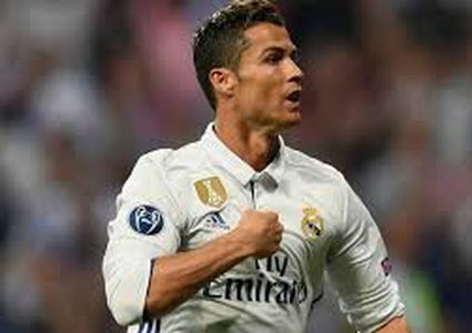 رونالدو يتسبب في اقتحام عدد من الجماهير أرضية الملعب!