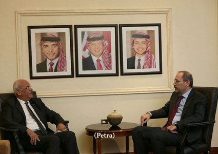 عريقات والصفدي يبحثان مستجدات كسر الجمود في جهود حل الصراع