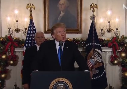 ترامب يوقع على قانون يحظر تمويل السلطة الفلسطينية