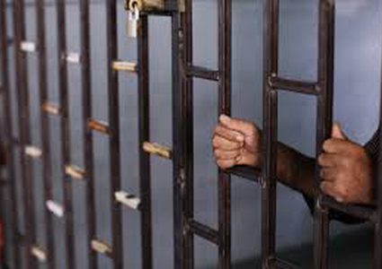 سجن لقتله أمه وخرج ليبرح جدته ضرباً حتى الموت!