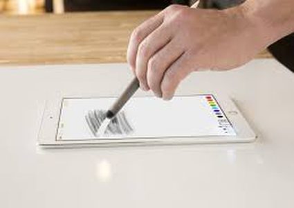 آبل تطلق آيباد مقاس 9.7 إنش الجديد بدعم Apple Pencil