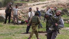 بيت لحم: مستوطنون يغلقون طريقاً زراعية