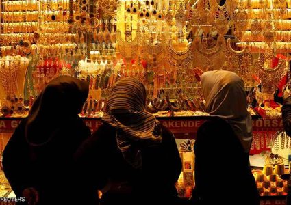 فتاة تسطو على محل خطيبها وتكبده خسارة كبيرة