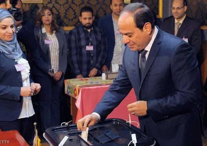 مؤشرات أولية تظهر تقدماً ساحقاً للسيسي