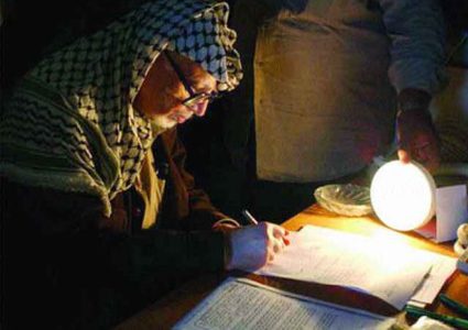 بعد 16 عاما على حصار الرئيس الراحل عرفات ..لازالت ذكراه حيَّة في قلوب الفلسطينيين وأحرار العالم