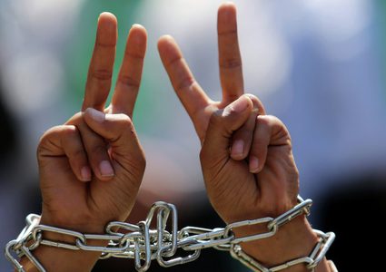 قراقع يدعو إلى حشد كل الطاقات الإعلامية والجماهيرية لنصرة الأسرى