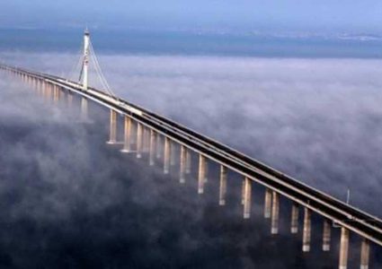 الصين تبني أحد عجائب الهندسة!