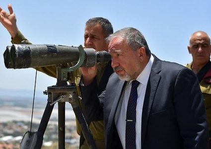 ليبرمان و آيزنكوت يهددان المشاركين بمسيرات العودة