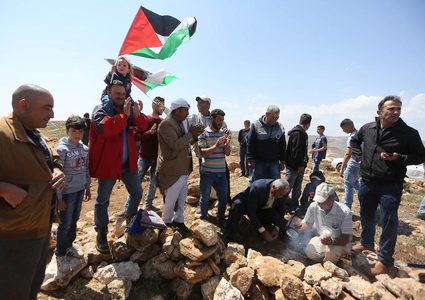 بلعين: عشرات المواطنين يتظاهرون احياءً لذكرى يوم الأرض