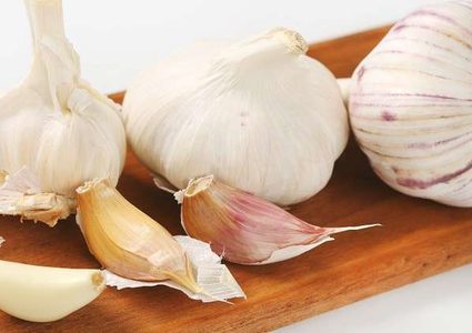 أشخاص يجب أن يتجنبوا تناول الثوم!