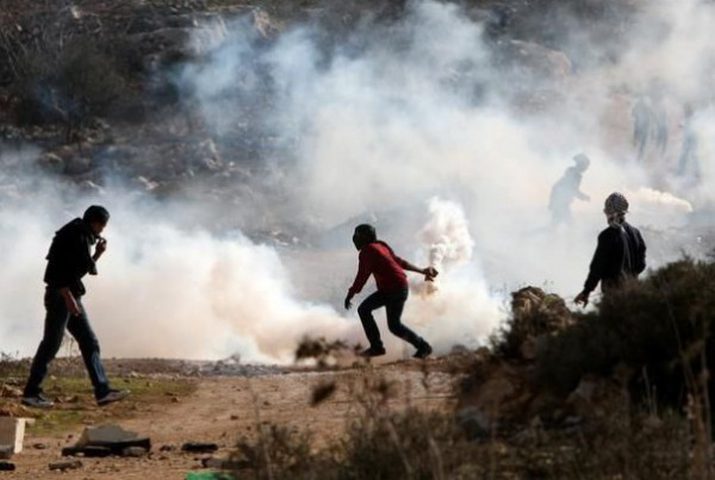 حالات اختناق جراء قمع الاحتلال مسيرة نعلين