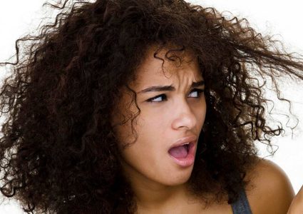 ما هي أسباب تجعد الشعر!