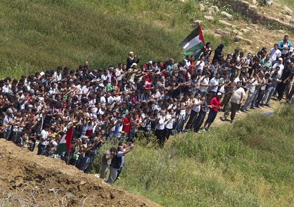 الآلاف  يشاركون بمسيرات العودة شرق غزة