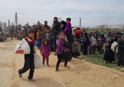 الدفاع الروسية: خروج أكثر من 150 ألف شخص من الغوطة الشرقية منذ بدء عمل الممر الإنساني
