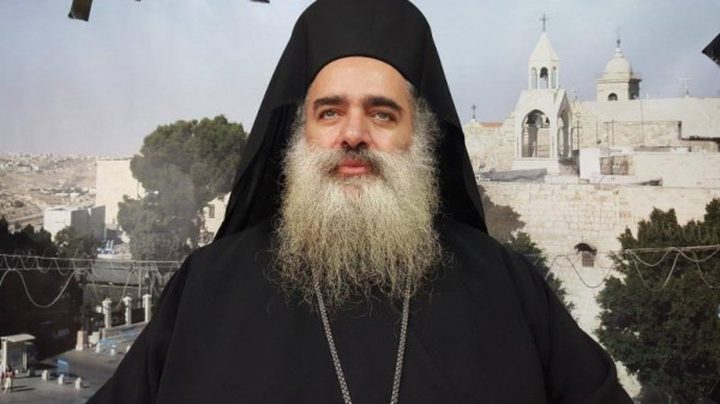 المطران حنا: الذين يستهدفون الأقصى هم ذاتهم الذين يستهدفون أوقافنا المسيحية