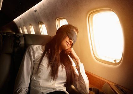 النوم عند إقلاع أو هبوط الطائرة ضار على صحتك لهذا السبب