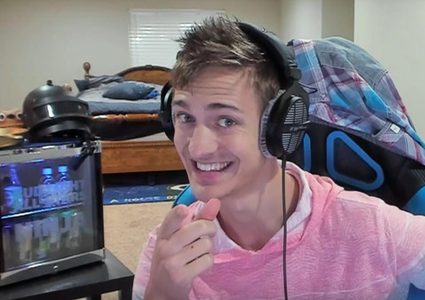 يكسب نصف مليون دولار شهرياً.. وهو في غرفة نومه