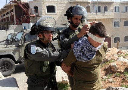 الاحتلال يعتقل شابا من نحالين غرب بيت لحم