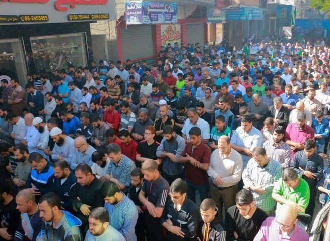 نابلس تؤدي صلاة الغائب على شهداء غزة