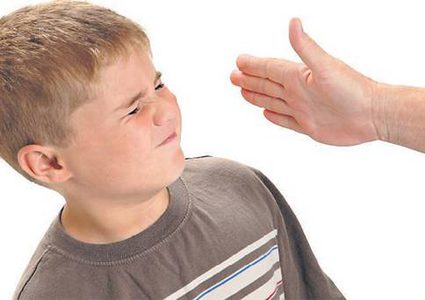 لأنه صفع ابن القاضي ..... حكم عليه بالسجن 8 أشهر