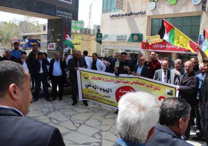 اعتصام في الخليل تضامنا مع الاسرى المرضى