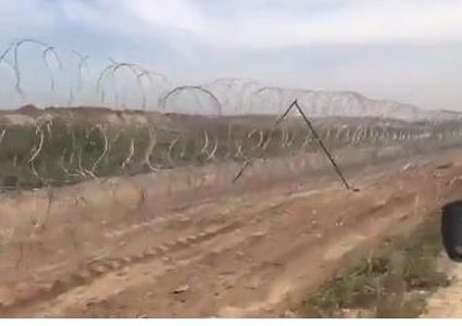 جيش الاحتلال ينشر الأسلاك الشائكة على طول حدود غزة