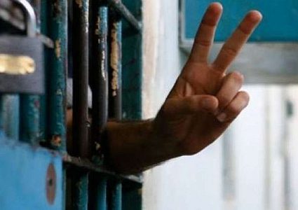 9 أسرى يدخلون أعوامًا جديدة داخل سجون الاحتلال