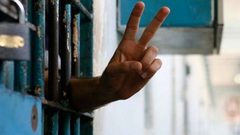 9 أسرى يدخلون أعوامًا جديدة داخل سجون الاحتلال