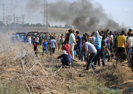 غزة: إصابة 3 شبان بالرصاص الحي وآخرين بالاختناق خلال مواجهات