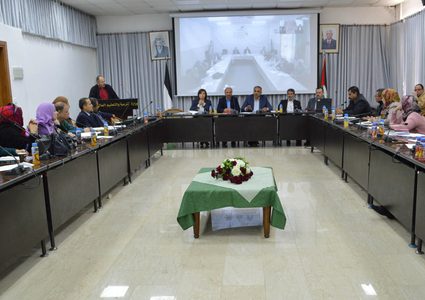 التربية تناقش معايير التقييم لجائزتي الرئيس وجائزة الإنجاز والتميز