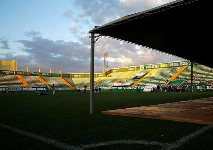 وفاة لاعب في الدوري الفرنسي أثناء الإحماء