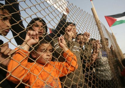 صحيفة عبرية تتوعد غزة بالضغط والحصار