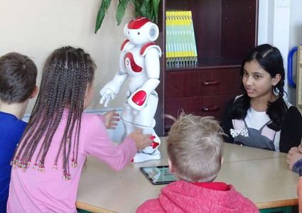 روبوت يعلم طلبة المدارس الرياضيات واللغات!