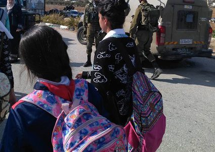 قوات الاحتلال تغلق مدرسة بنات اللبن الثانوية