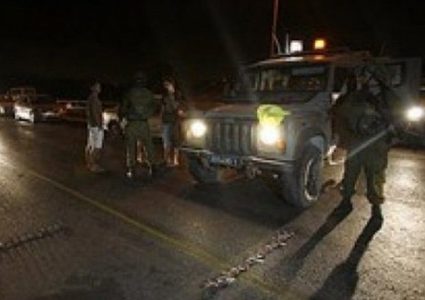 الاحتلال يعيق تحركات المواطنين على حاجز عسكري غرب جنين