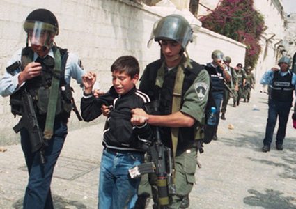 وزارة الإعلام: في يوم الطفل الفلسطيني اعتداءات متواصلة بحق الطفلولة الفلسطينية