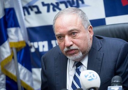 ليبرمان يهدد بارتكاب مجزرة جديدة على حدود قطاع غزة