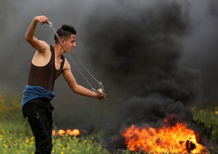 "بيتسيلم" تطالب الاحتلال لعدم إطلاق النار على المتظاهرين في غزة