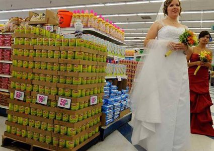 حفل زفاف وسط "البازلاء والجزر"