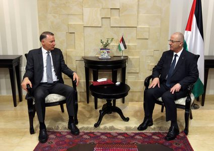 الحمد الله يستقبل وفدا من المستثمرين الأجانب ويحثهم على الاستثمار في القدس والمناطق "ج"