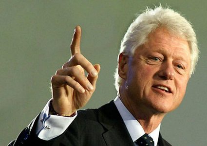 كلينتون: عملية السلام لا تتقدم وإسرائيل ترى الفلسطينيين ضعفاء