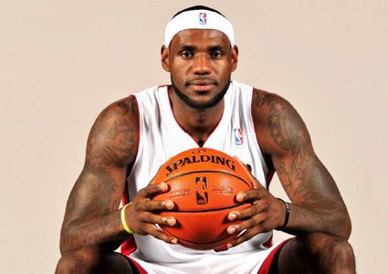 جيمس يواصل التألق في تاسع فوز لكافاليرز