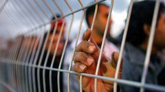 5 أسرى يدخلون أعوامًا جديدة في سجون الاحتلال